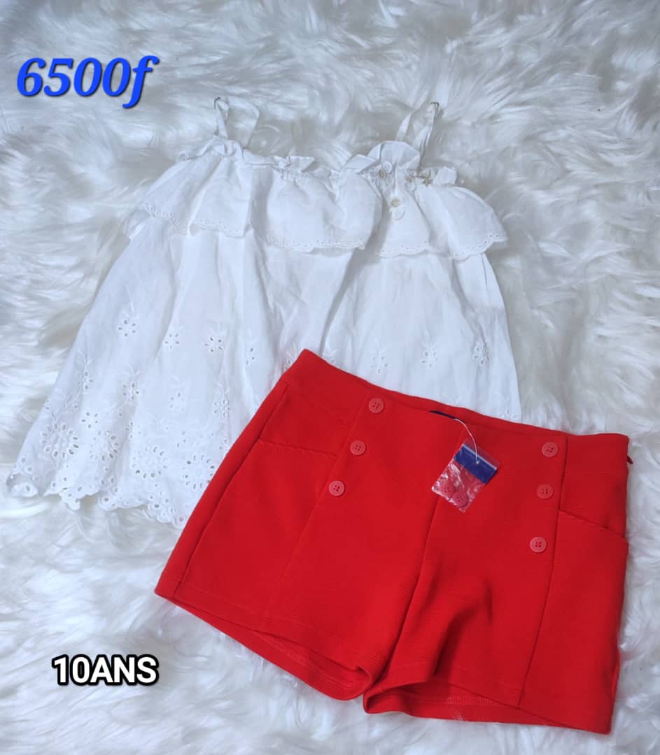 Ensemble Top Brodé & Short Rouge (10 ans)
